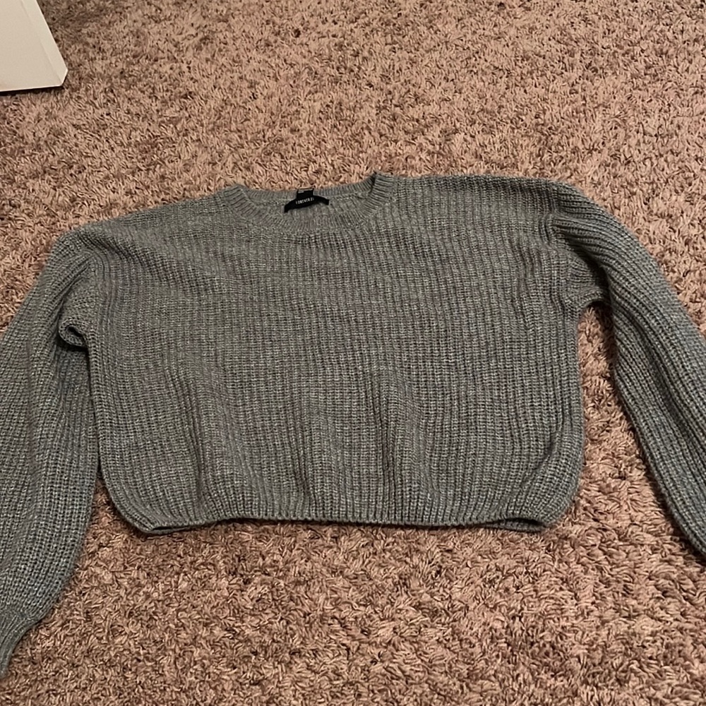 Forever 21 grey knit cropped sweater size m